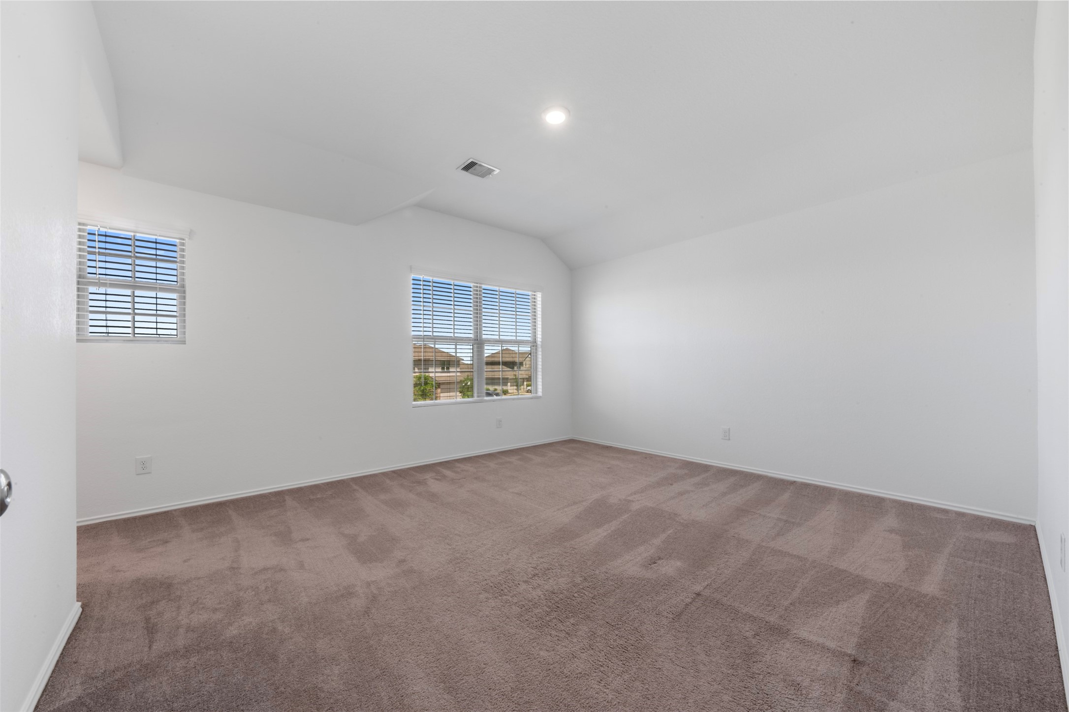 14602 Broadbury Pond Road Rosharon, TX 77583 - Photo 19 of 22 an empty room with windows
