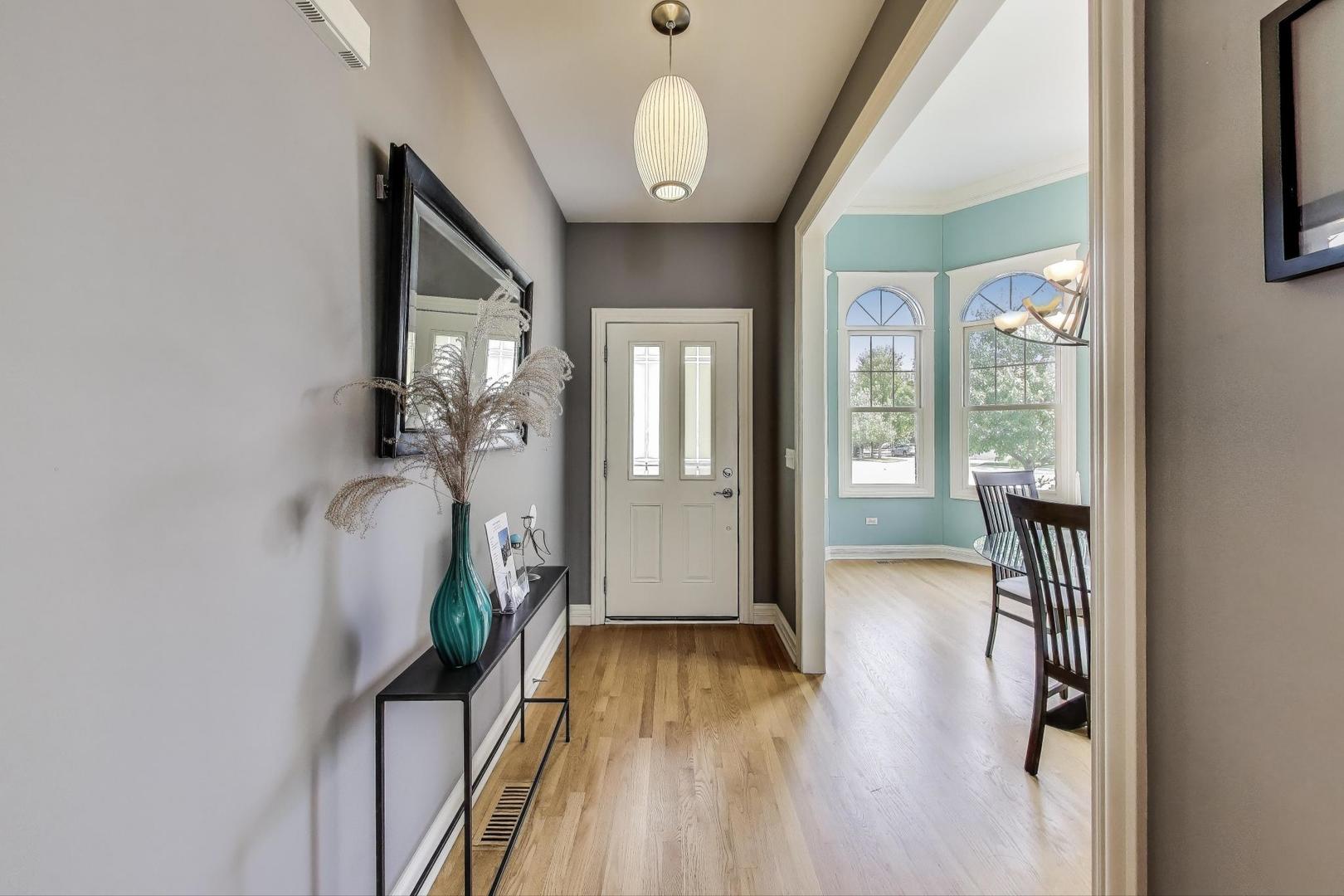 3123 Thorne Hill Court, Unit 11 Lisle, IL 60532 - Photo 3 of 37