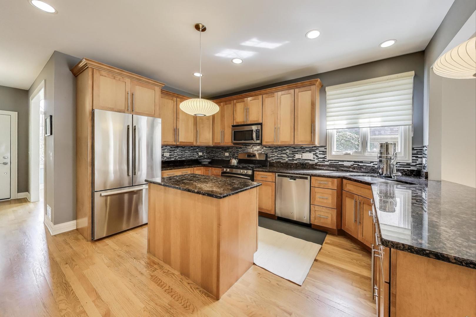 3123 Thorne Hill Court, Unit 11 Lisle, IL 60532 - Photo 6 of 37