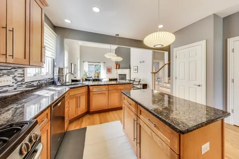 $685,000 | 3123 Thorne Hill Court, Unit 11, Lisle, IL 60532