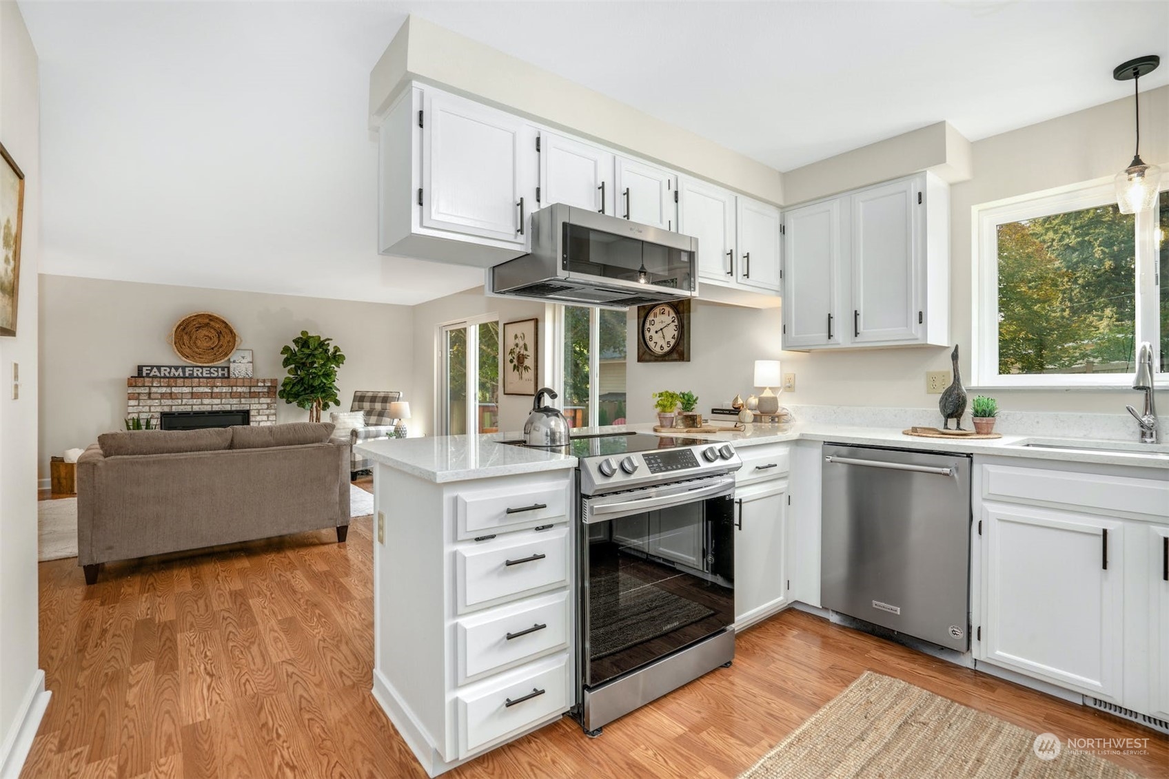 2019 Camas Avenue Northeast Renton, WA 98056 - Photo 7 of 36 Gallery Image 7