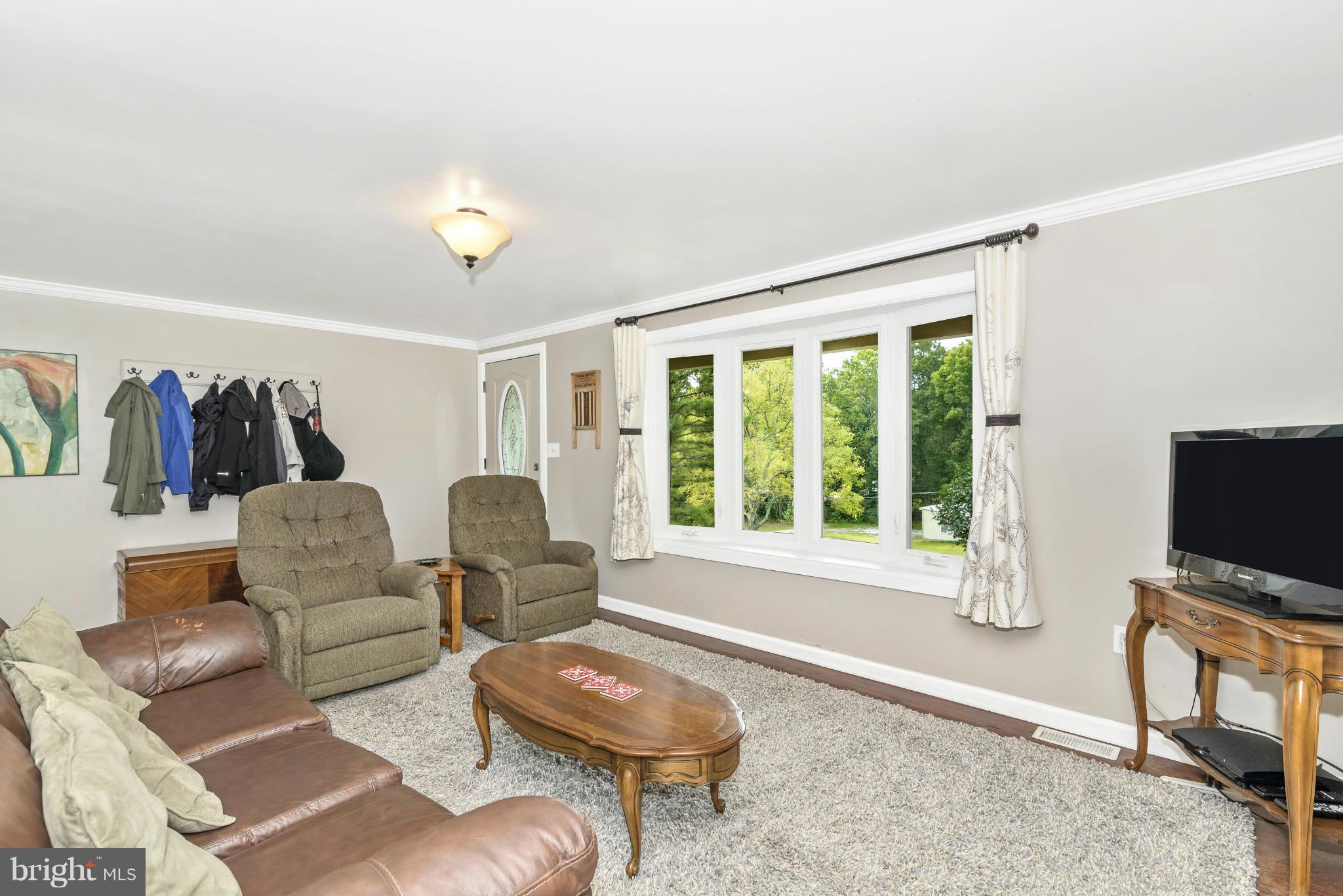8341 Reno Monument Road Middletown, MD 21769 - Photo 15 of 30 Living Room