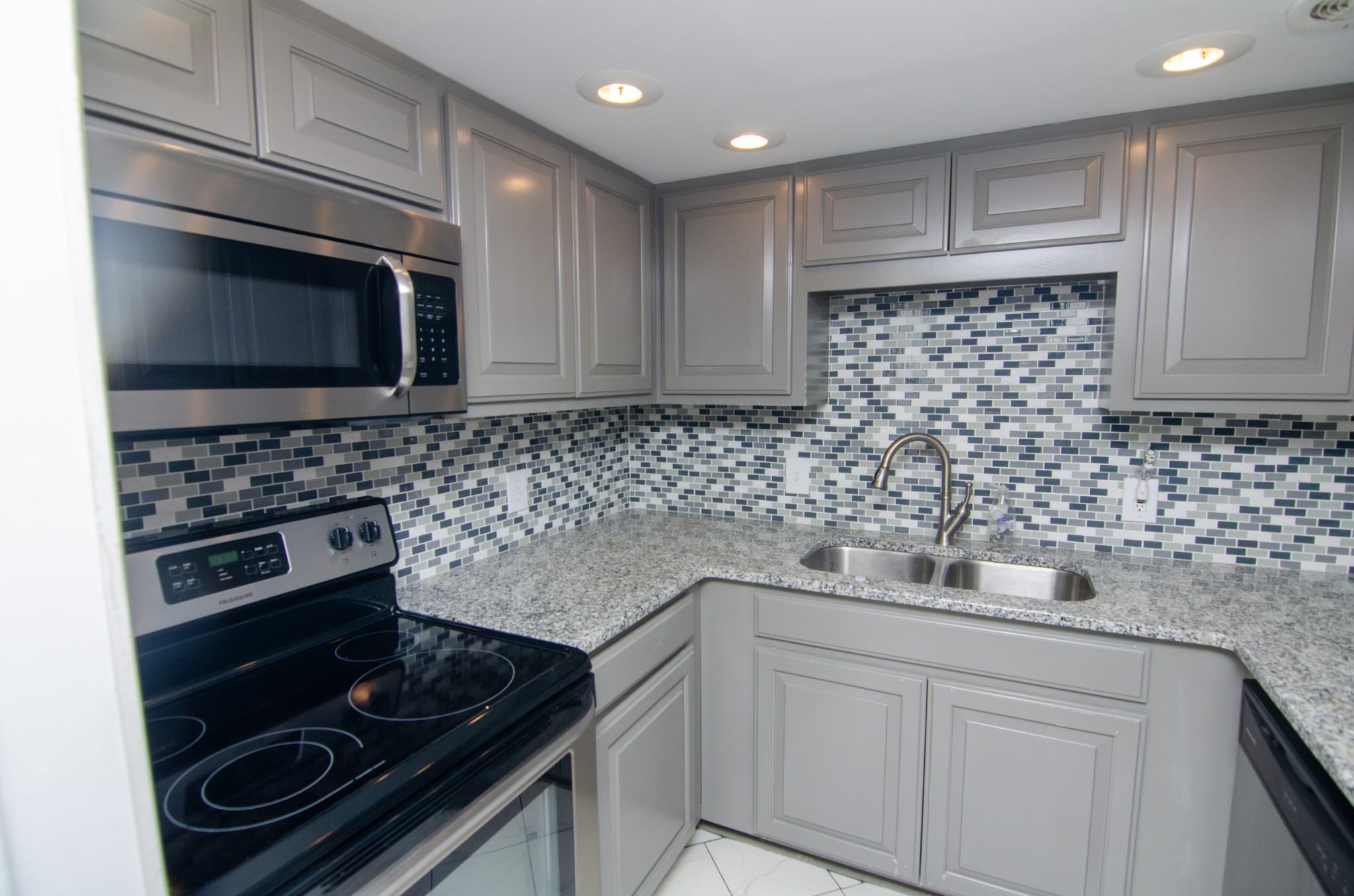 21 Vaughns Gap Road, Unit 110 Nashville, TN 37205 - Photo 6 of 19 a kitchen with a stove and a microwave