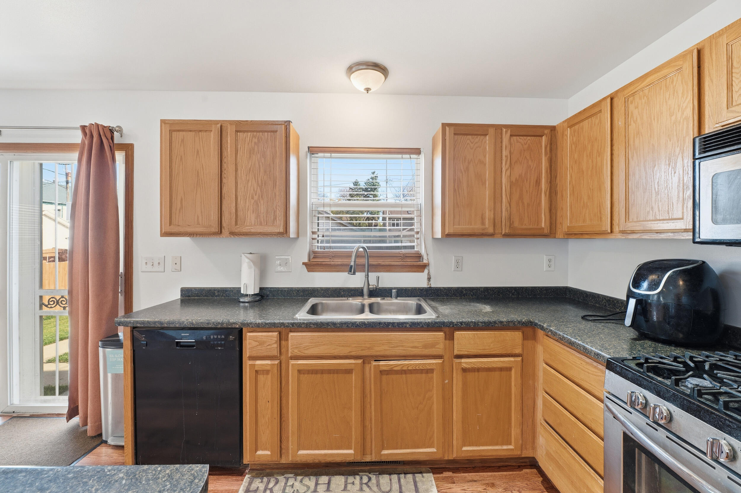 1810 North 19th Street Milwaukee, WI 53205 - Photo 14 of 24 dsc_8645