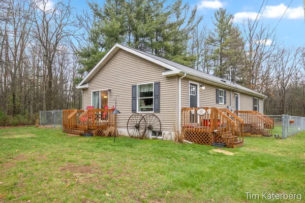 $299,900 | 162 South Locust Avenue, White Cloud, MI 49349