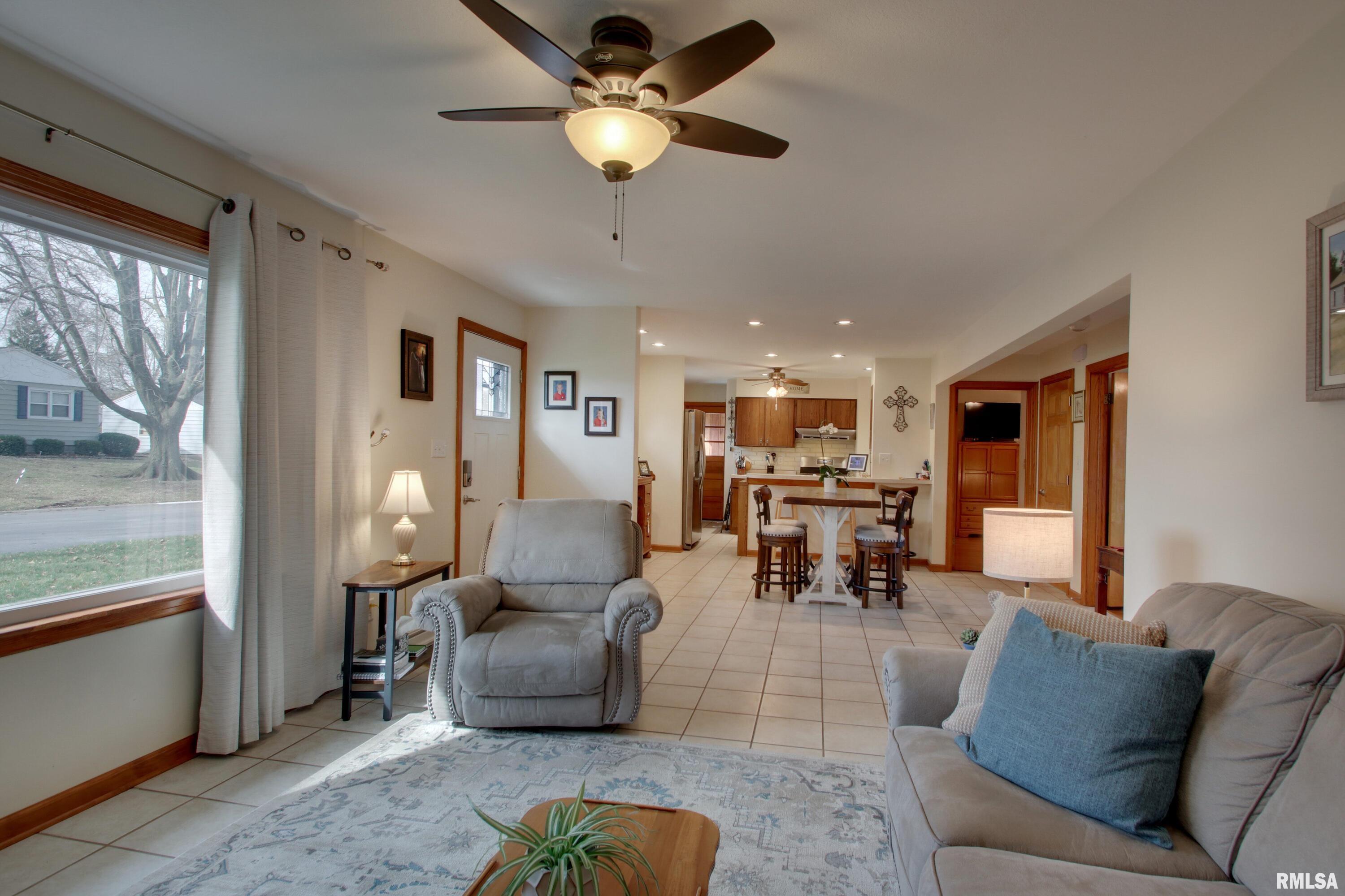 3213 Lawrence Road Quincy, IL 62301 - Photo 3 of 20 Gallery Image 3