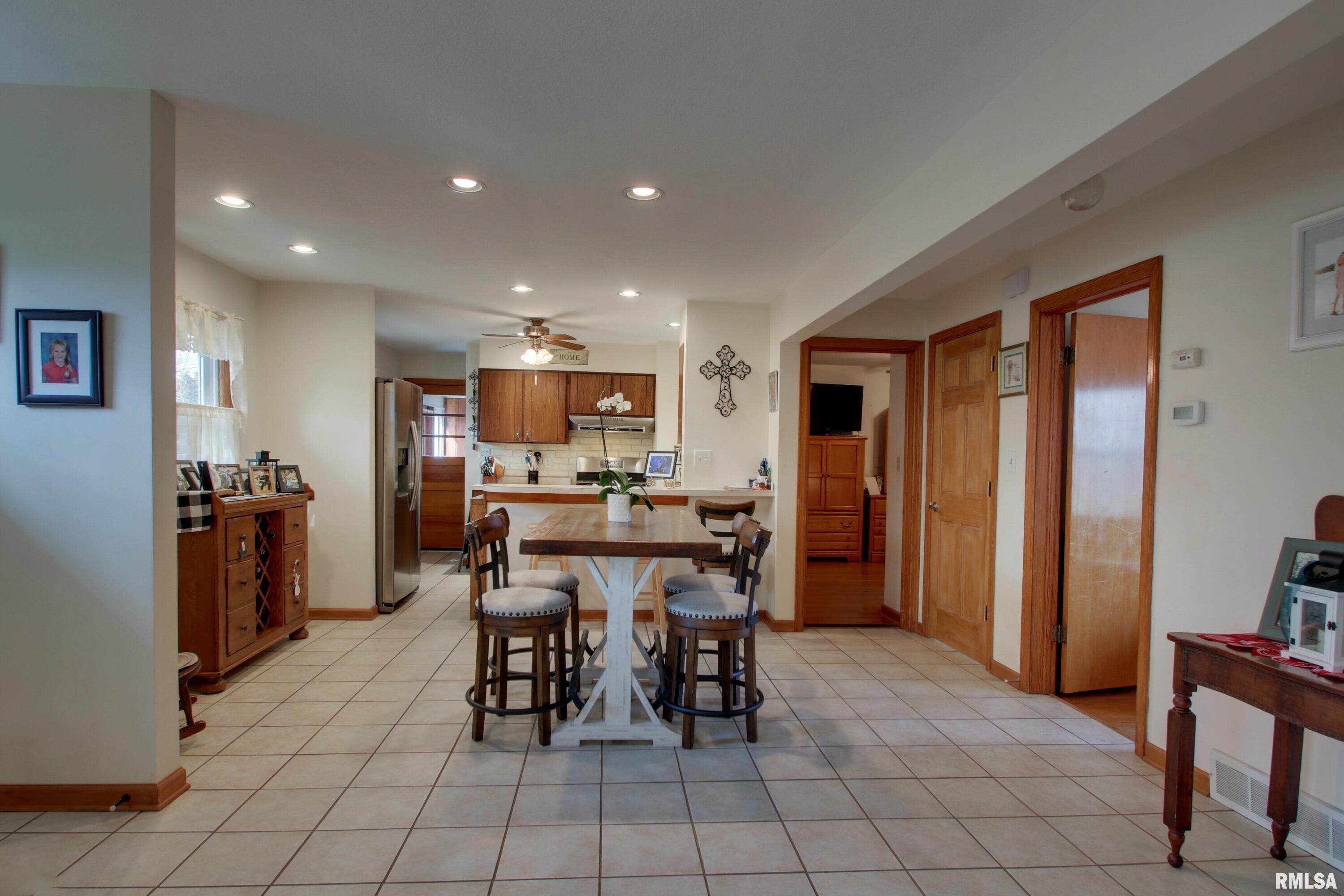 3213 Lawrence Road Quincy, IL 62301 - Photo 4 of 20 Gallery Image 4