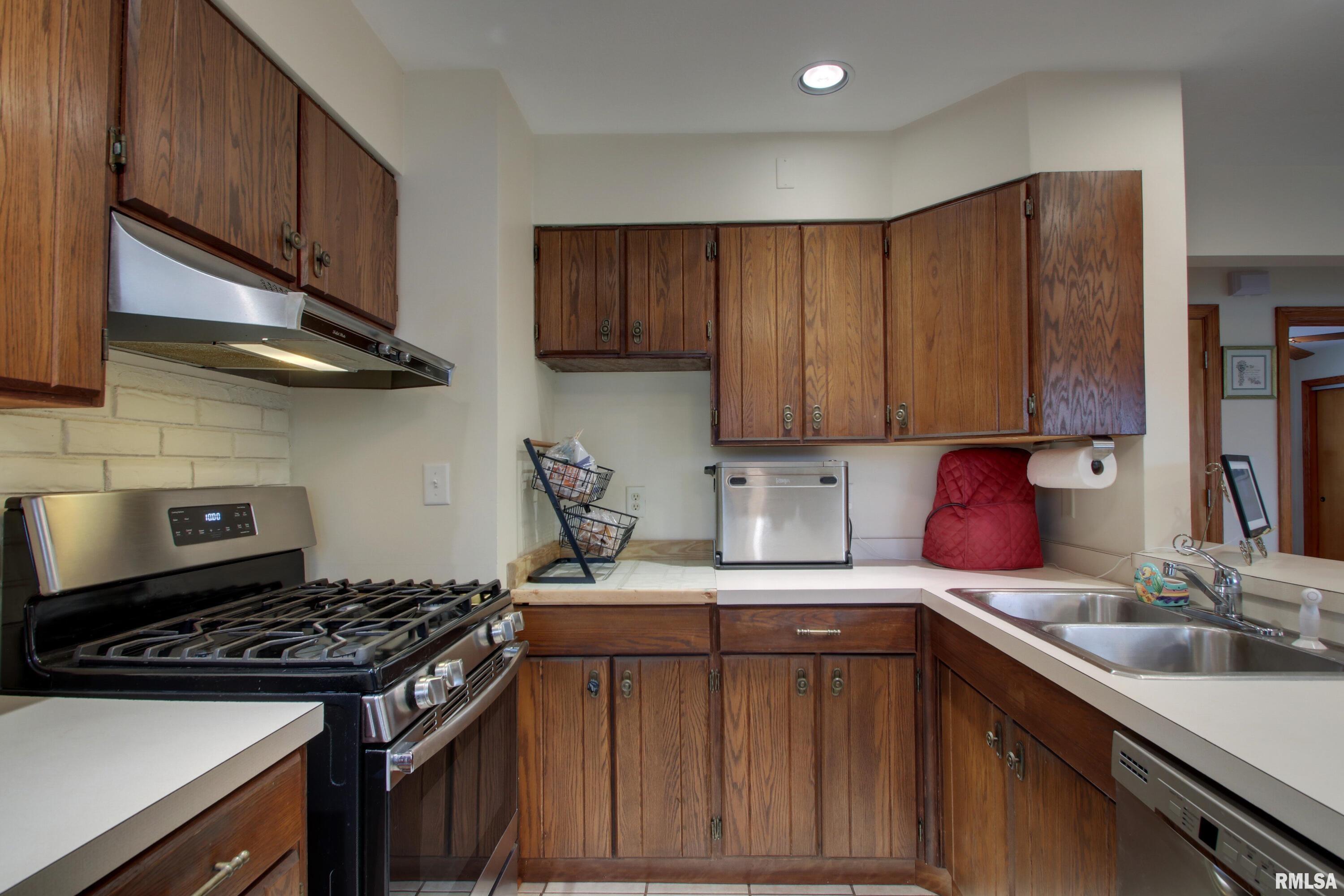 3213 Lawrence Road Quincy, IL 62301 - Photo 9 of 20 Gallery Image 9