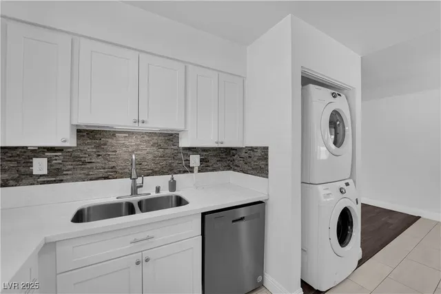 $1,925 | 842 Westminster Avenue, Las Vegas, NV 89119