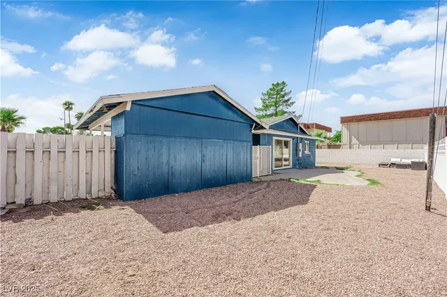 $1,925 | 842 Westminster Avenue, Las Vegas, NV 89119