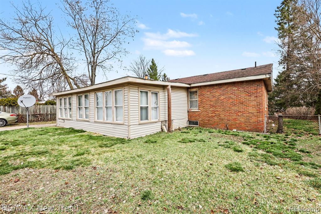 2174 Middlebelt Road West Bloomfield, MI 48324 - Photo 35 of 39