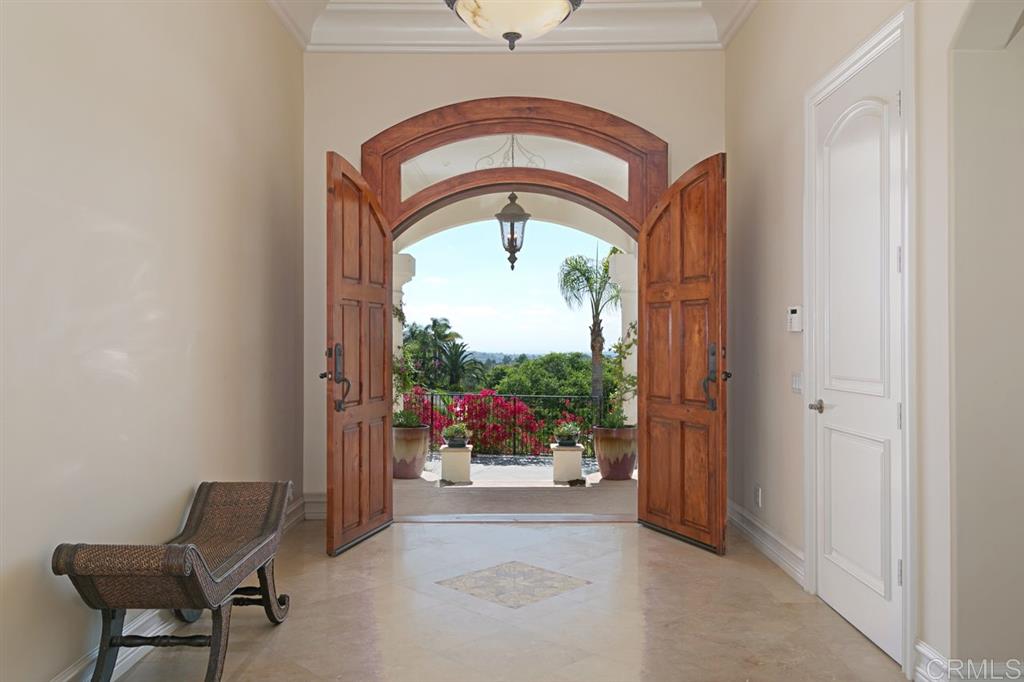 675 Rolling Hills Road Vista, CA 92081 - Photo 4 of 25 Gallery Image 4