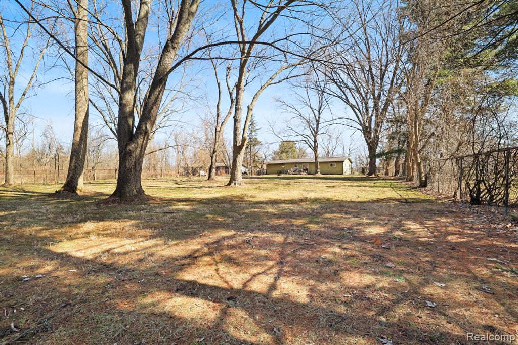 11106 Main Road Fenton, MI 48430 - Photo 10 of 34 Gallery Image 10
