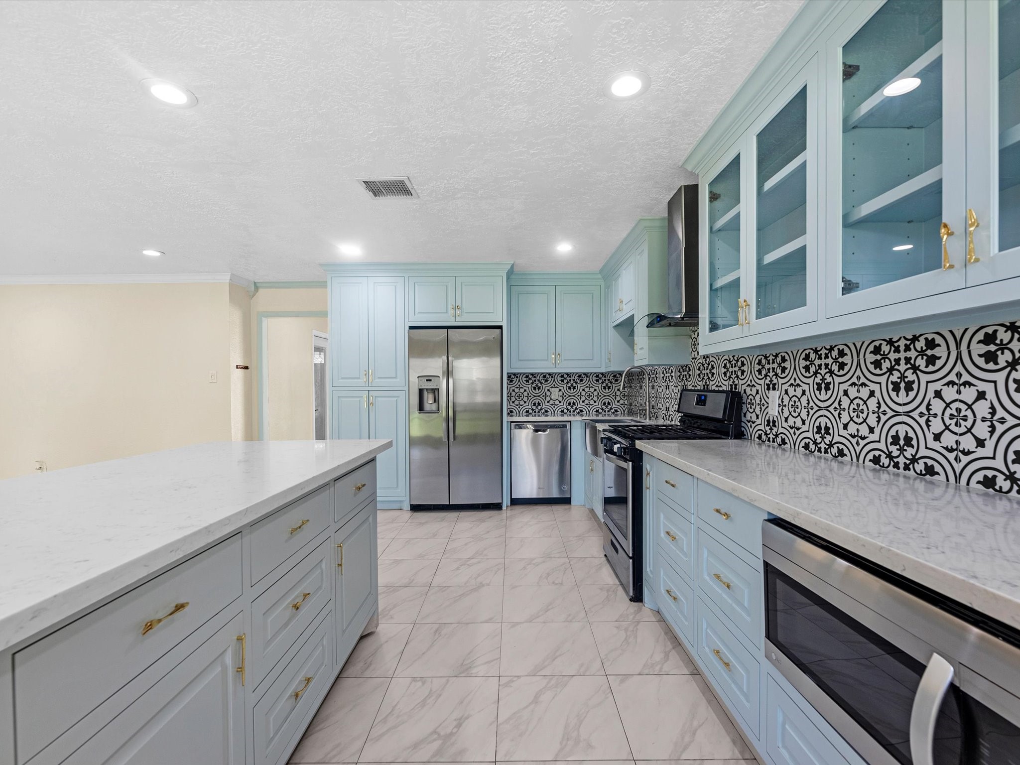 13931 Roundstone Lane Houston, TX 77015 - Photo 8 of 22