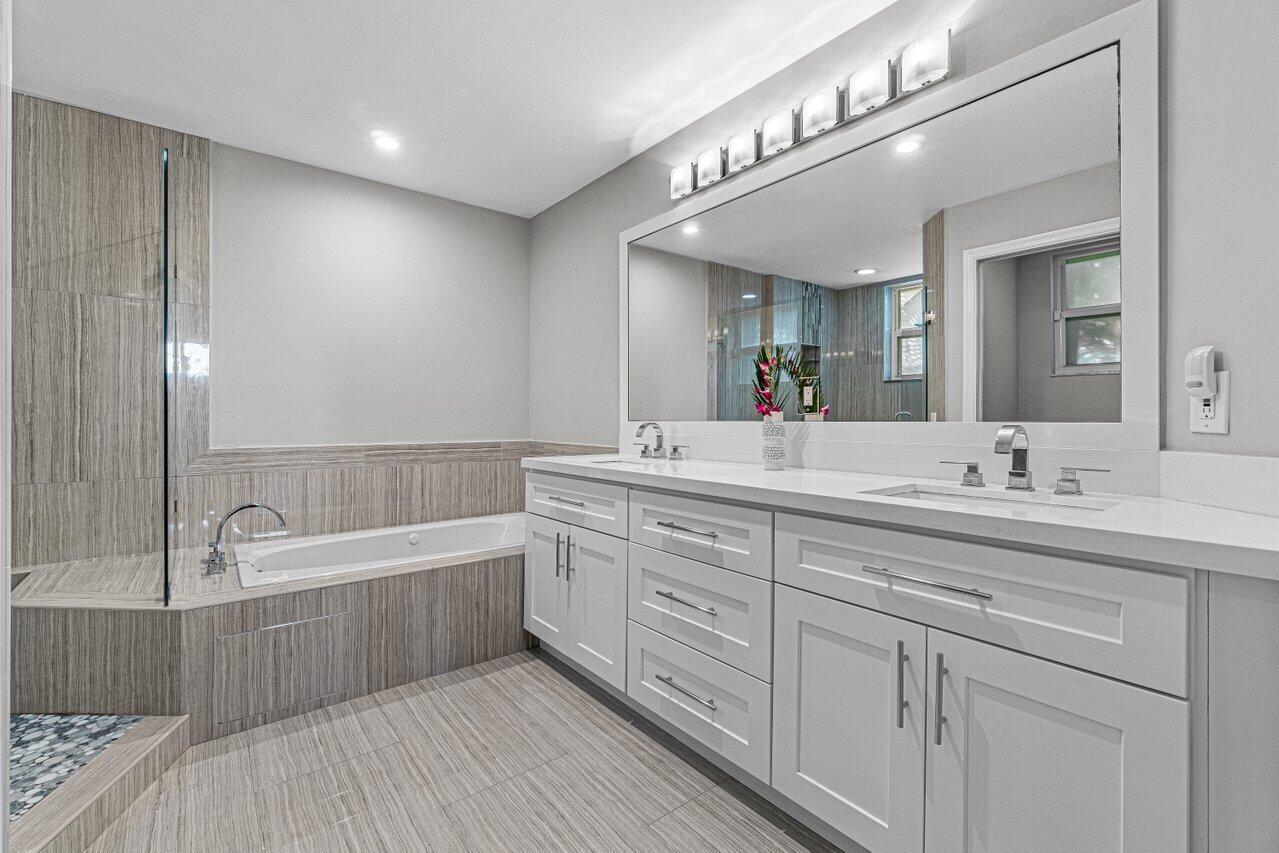 6253 Graycliff Drive, Unit B Boca Raton, FL 33496 - Photo 14 of 29 Primary Bath