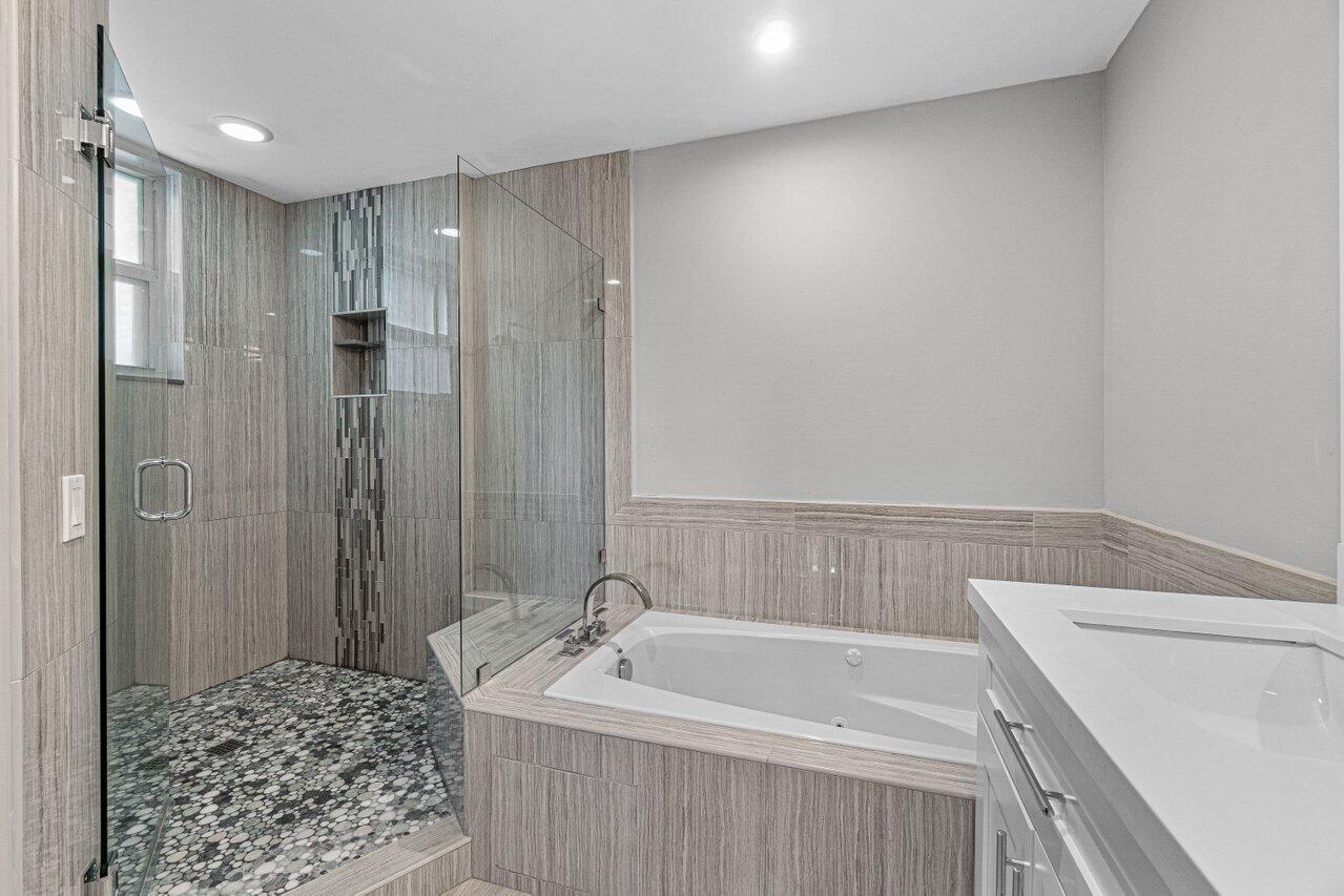6253 Graycliff Drive, Unit B Boca Raton, FL 33496 - Photo 15 of 29 Primary Bath 2