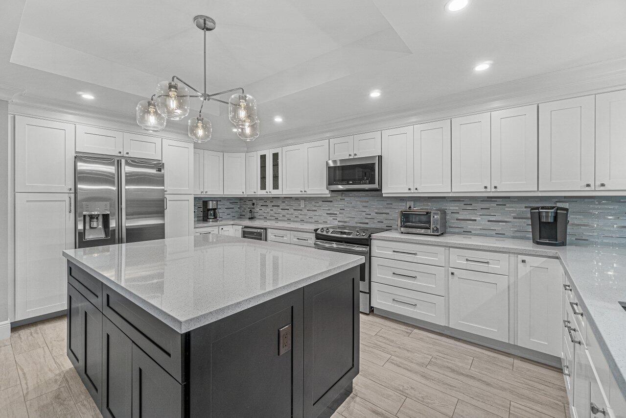 6253 Graycliff Drive, Unit B Boca Raton, FL 33496 - Photo 5 of 29 Kitchen 4