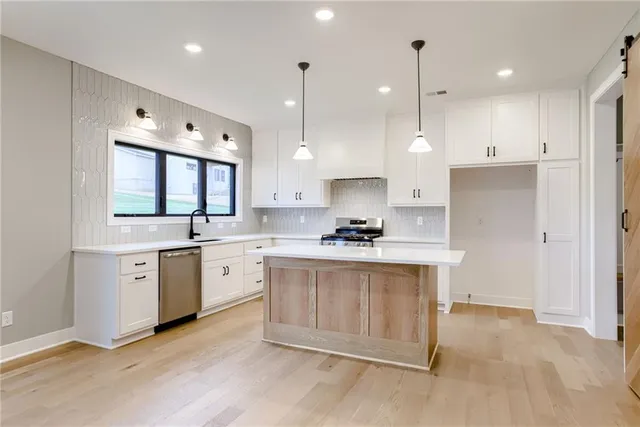 $549,999 | 1989 Longview Drive, Liberty, MO 64068