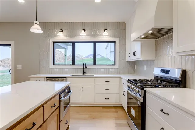 $544,999 | 1989 Longview Drive, Liberty, MO 64068