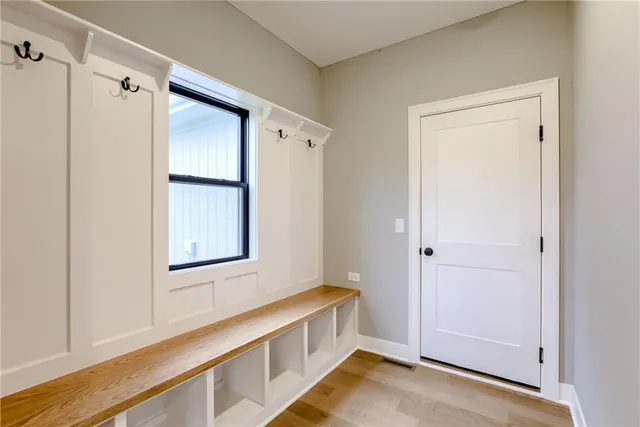 $549,999 | 1989 Longview Drive, Liberty, MO 64068