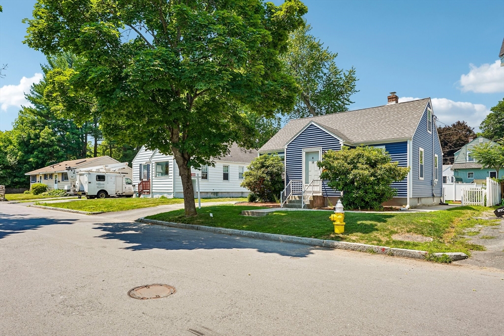 10 Standish Street Worcester, MA 01604 - Photo 2 of 27