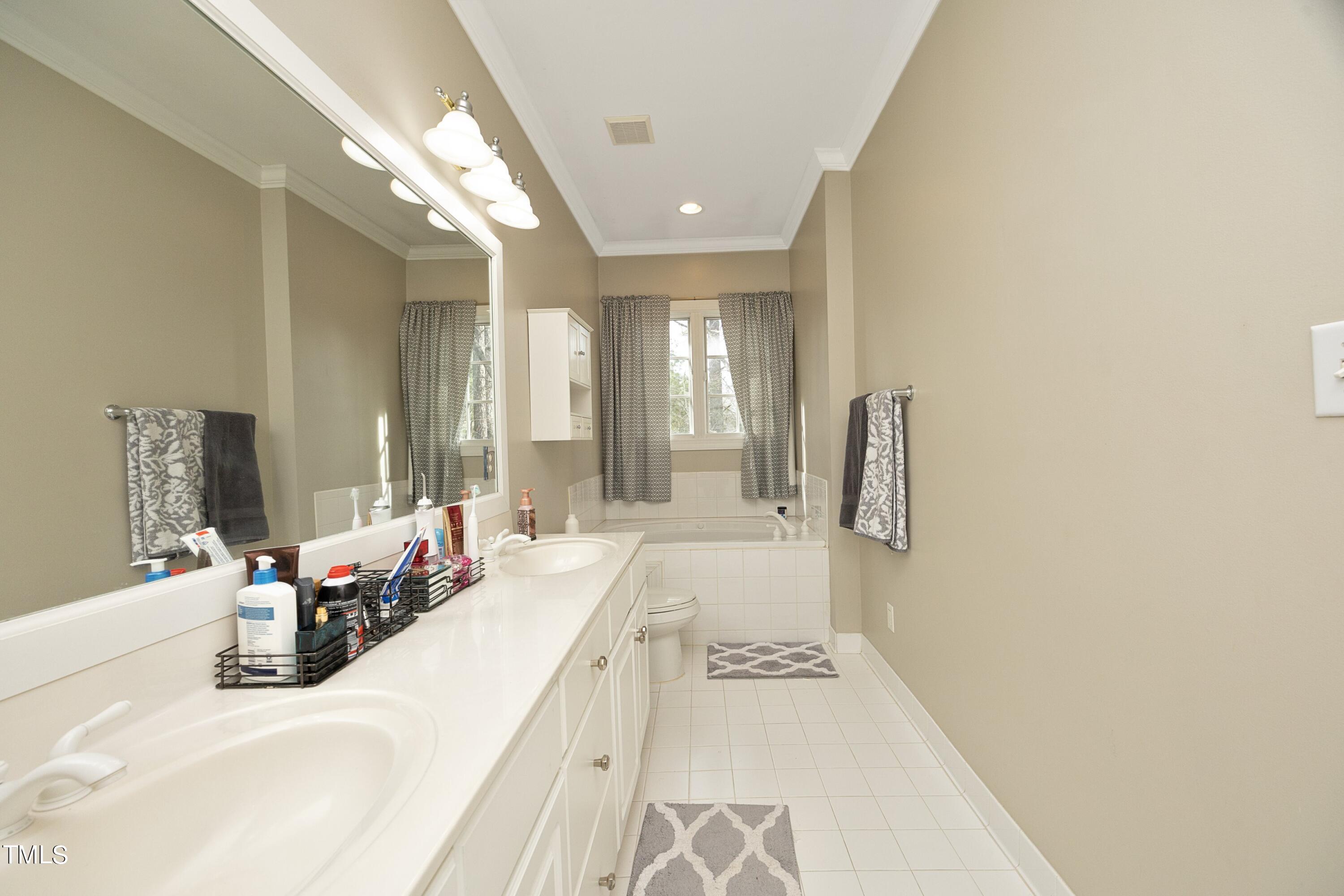1301 Cameron View Court Raleigh, NC 27607 - Photo 21 of 37 21PrimaryBath