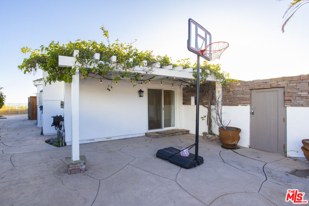 18436 Wakecrest Drive Malibu, CA 90265 - Photo 37 of 41 a vase of flowers sitting on a table