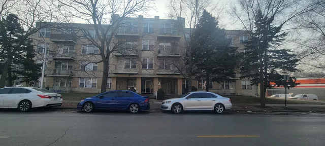 $180,000 | 2501 West Touhy Avenue, Unit 107, Chicago, IL 60645