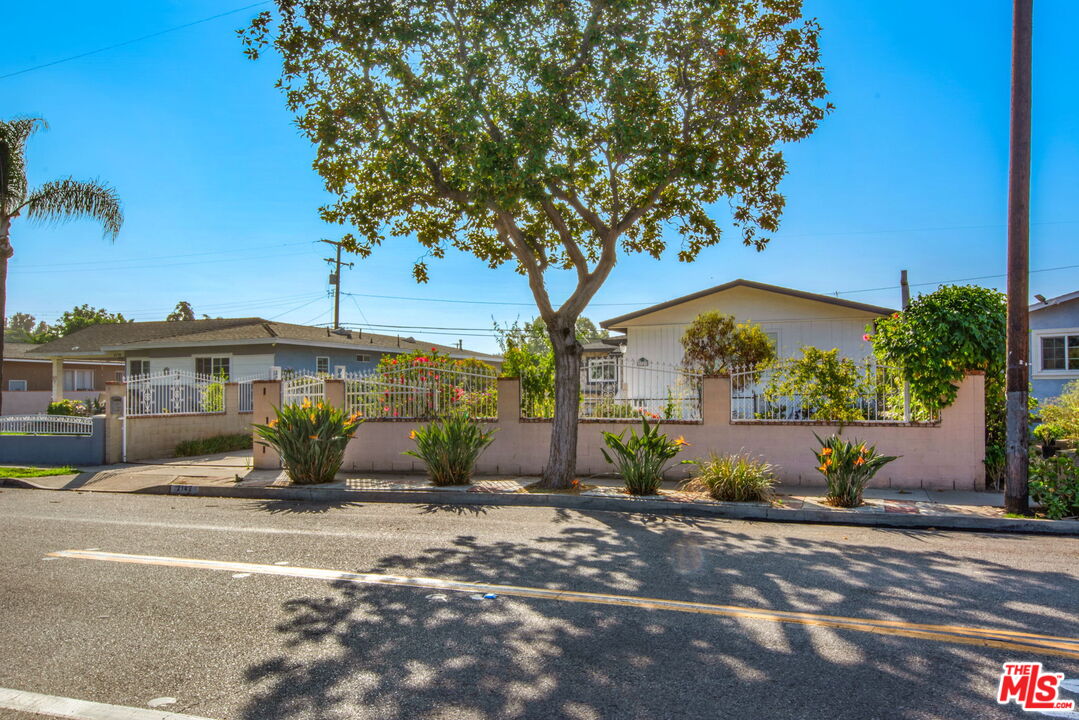 2142 West 11th Street Santa Ana, CA 92703 - Photo 3 of 54