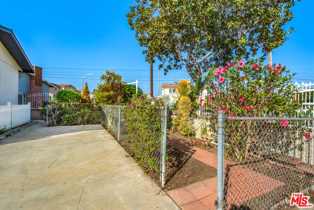 2142 West 11th Street Santa Ana, CA 92703 - Photo 48 of 54 a view of a pathway along the garden