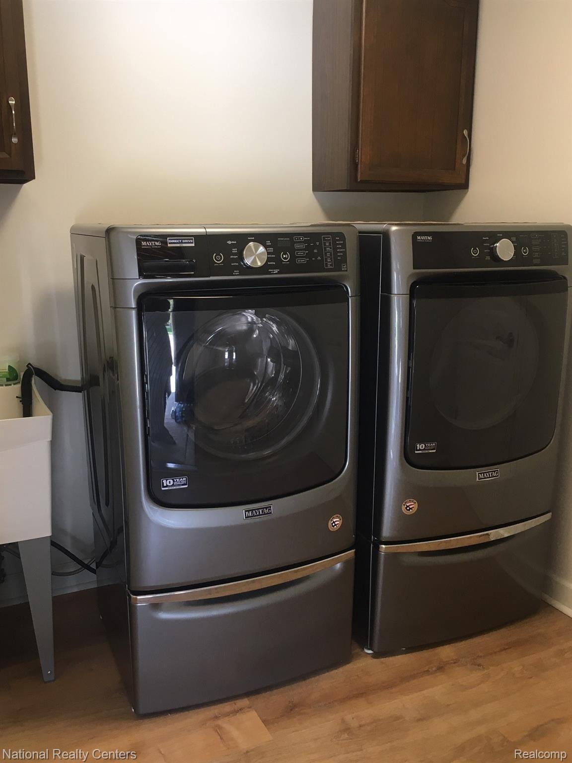 460 Coldiron Drive Rochester, MI 48307 - Photo 23 of 44 First Floor Laundry