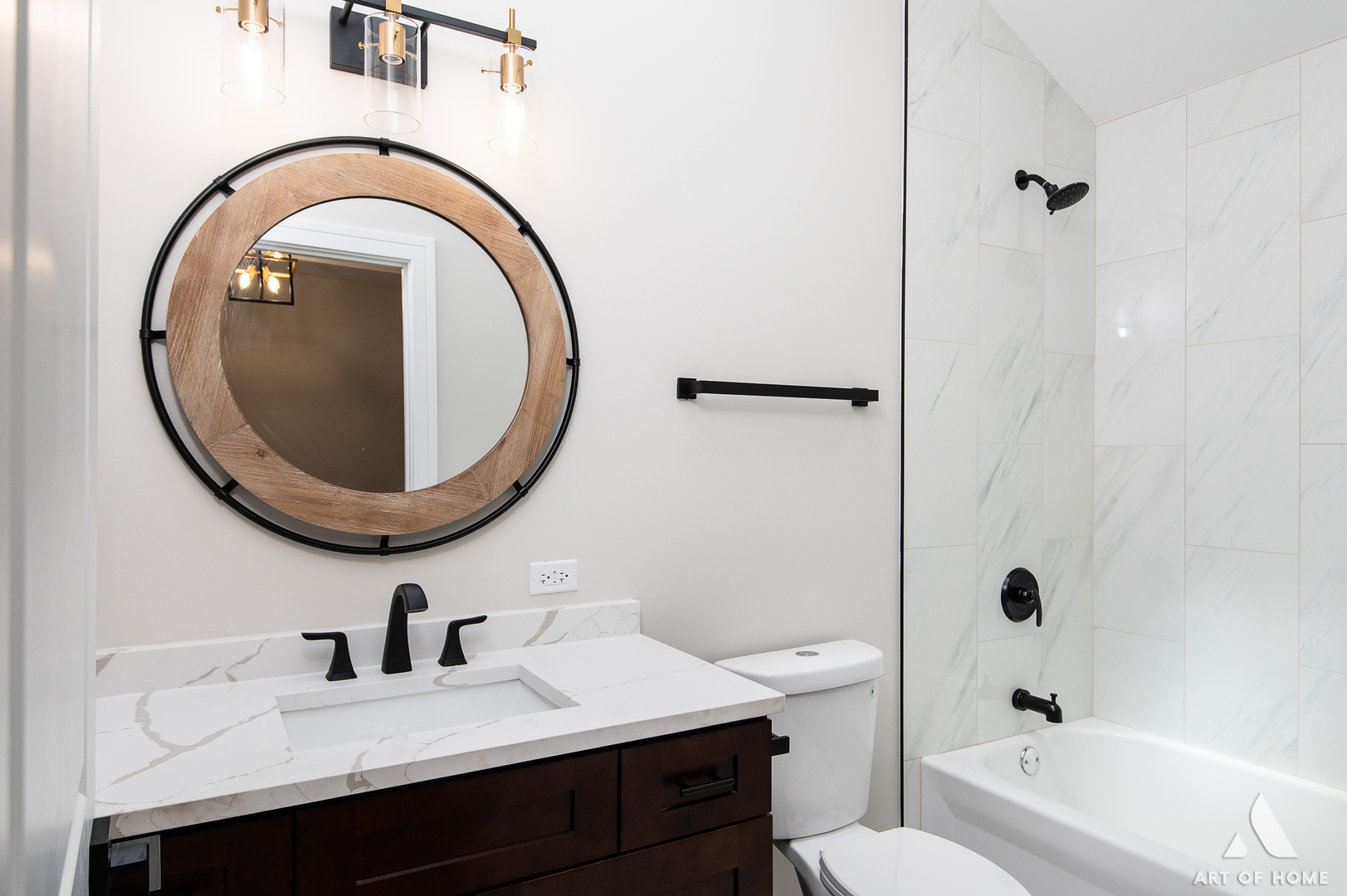 7951 West 73rd Place Bridgeview, IL 60455 - Photo 31 of 41 a bathroom with a bathtub a sink a mirror and a toilet