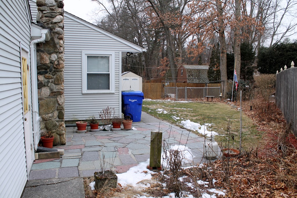 462 Dwight Road Springfield, MA 01108 - Photo 2 of 8