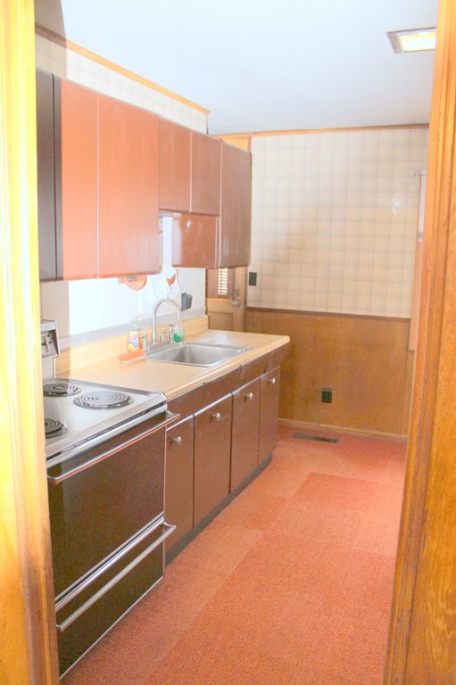 462 Dwight Road Springfield, MA 01108 - Photo 5 of 8