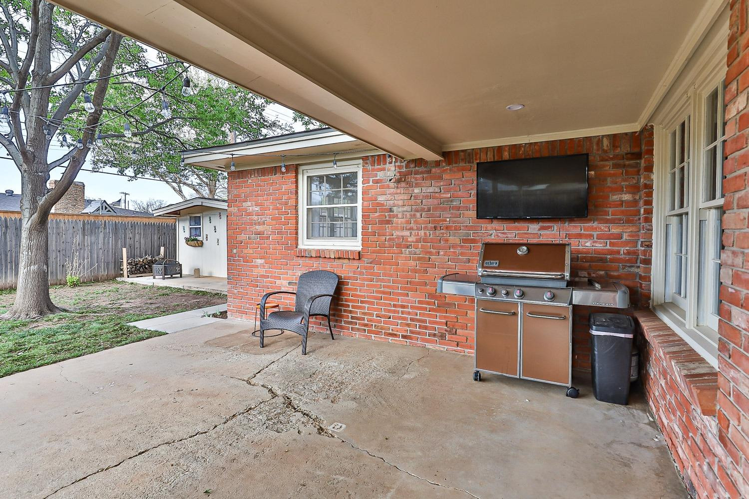 3417 61st Street Lubbock, TX 79413 - Photo 35 of 39 a living room with patio furniture and a flat screen tv
