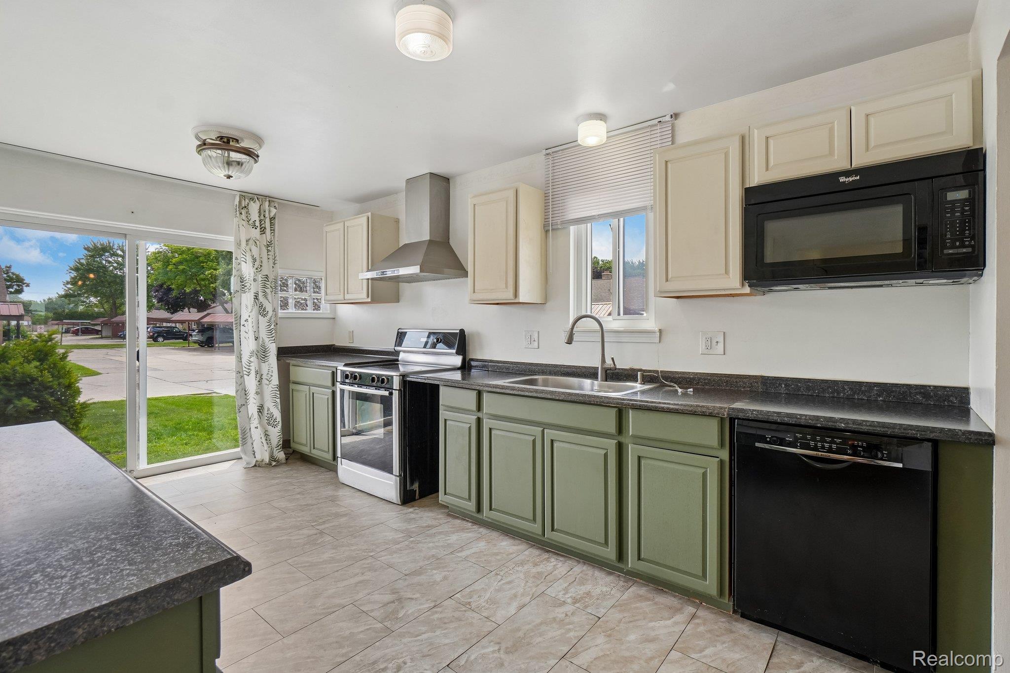 7-web-or-mls-Eighteen Mile Rd 112-S0107-007.jpg