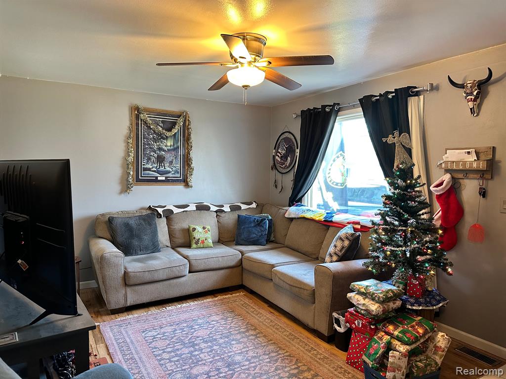 6033 Dudley Street Taylor, MI 48180 - Photo 3 of 19