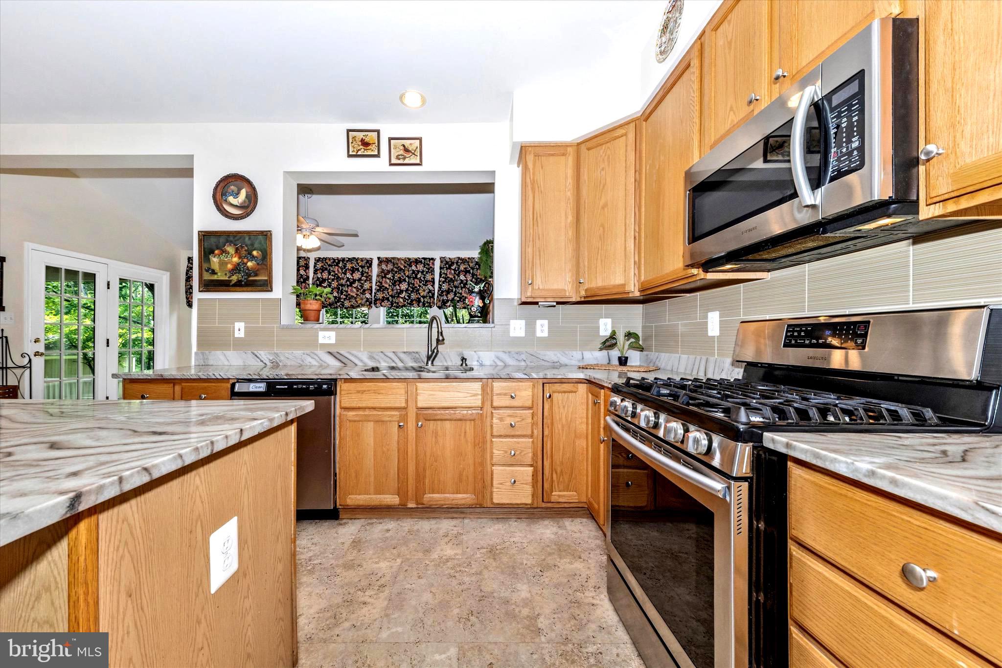 6 Tom Fox Court Poolesville, MD 20837 - Photo 13 of 70