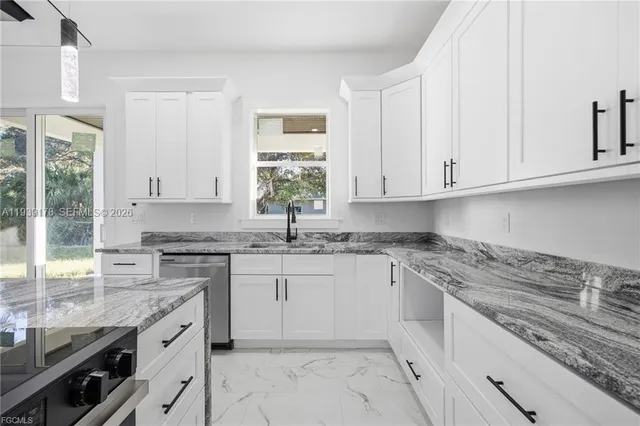 $370,000 | 6050 North Moss Circle, LaBelle, FL 33935