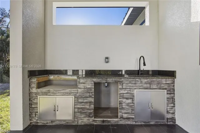 $370,000 | 6050 North Moss Circle, LaBelle, FL 33935