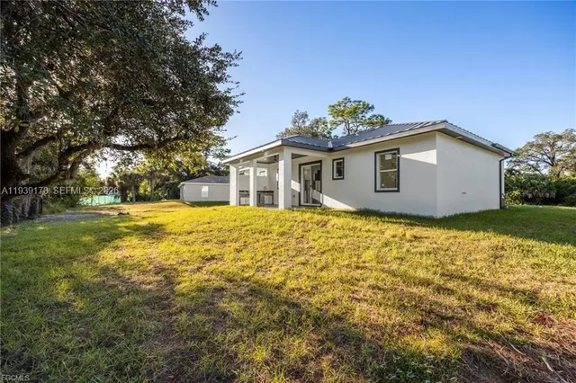 $370,000 | 6050 North Moss Circle, LaBelle, FL 33935