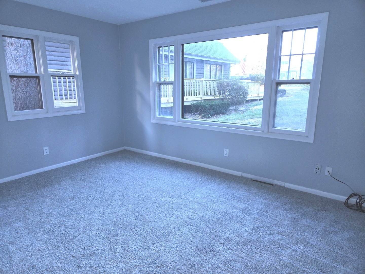 1007 North River Road McHenry, IL 60051 - Photo 7 of 26 an empty room with a window