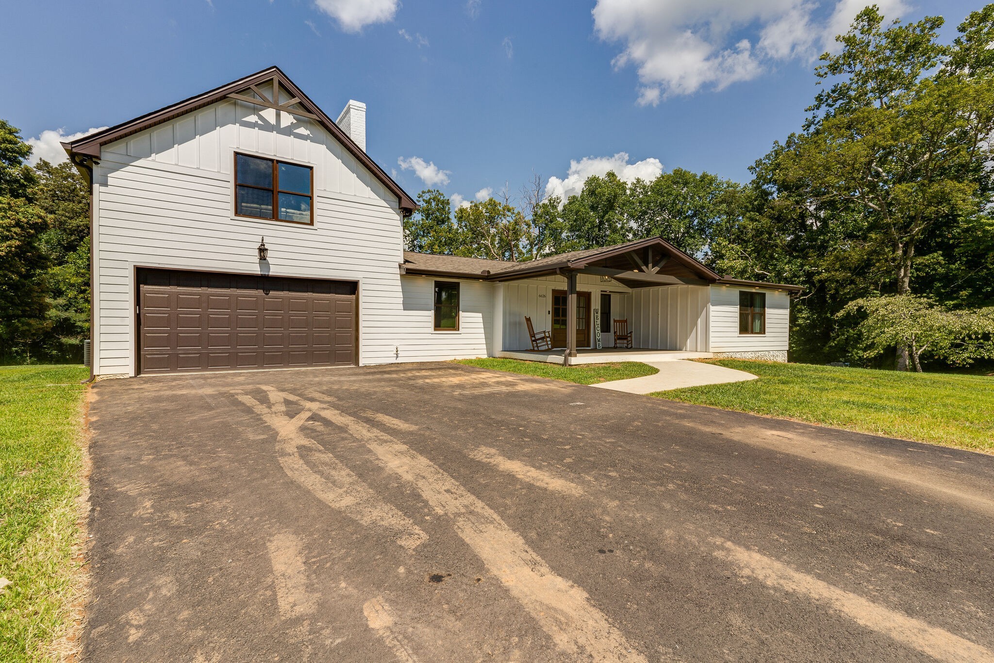 6626 Herbert Shannon Road Springfield, TN 37172 - Photo 2 of 19 a front view of a house with yard and green space