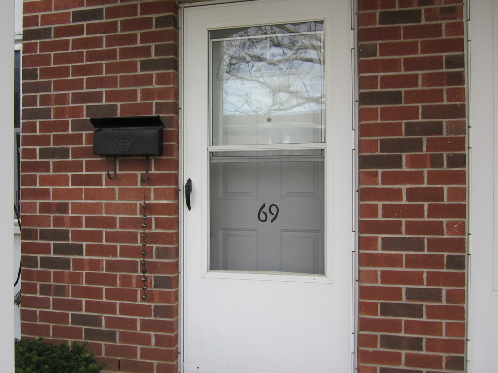 69 Manor Court, Unit 69 Springfield, MA 01118 - Photo 1 of 12 Gallery Image 1