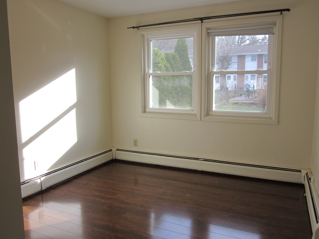69 Manor Court, Unit 69 Springfield, MA 01118 - Photo 5 of 12 Gallery Image 5
