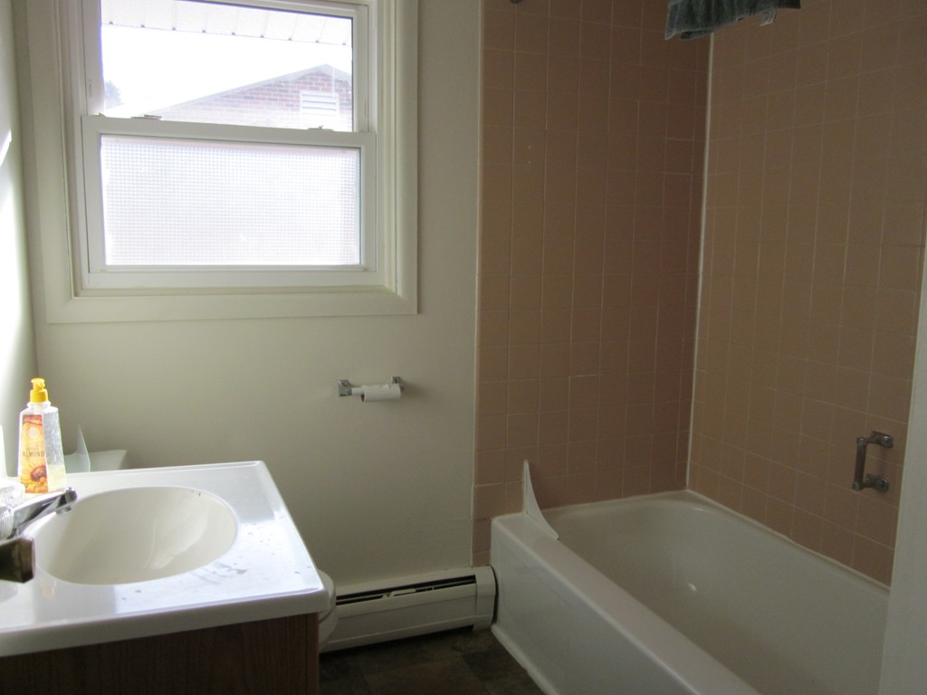 69 Manor Court, Unit 69 Springfield, MA 01118 - Photo 10 of 12 Gallery Image 10