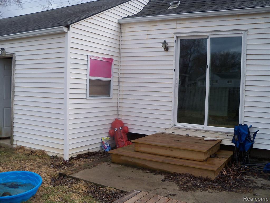 413 Hemphill Road Flint, MI 48507 - Photo 3 of 21