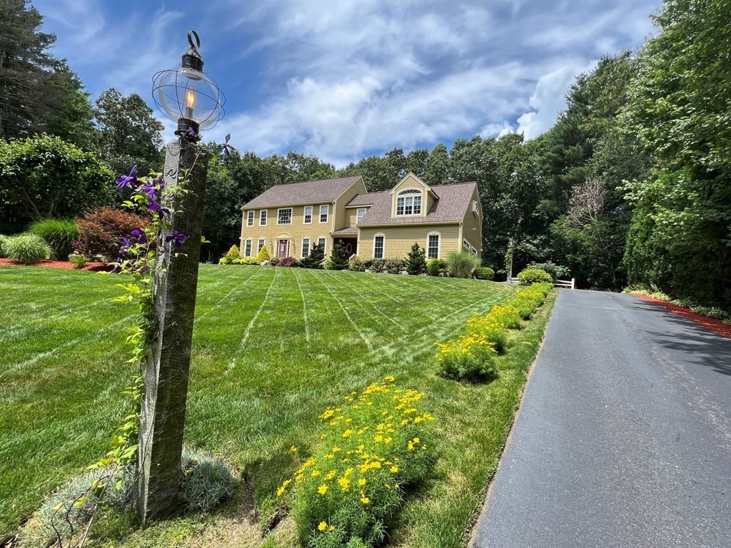 13 Leonard Road Mendon, MA 01756 - Photo 2 of 22