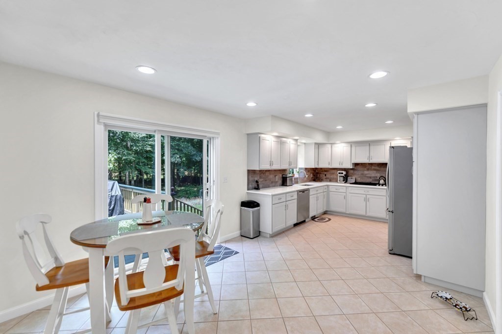 13 Leonard Road Mendon, MA 01756 - Photo 5 of 22