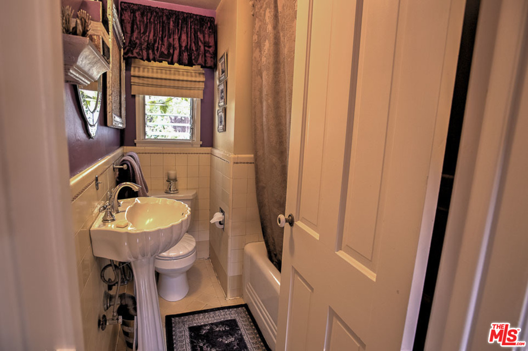 3419 Amesbury Road Los Angeles, CA 90027 - Photo 15 of 27